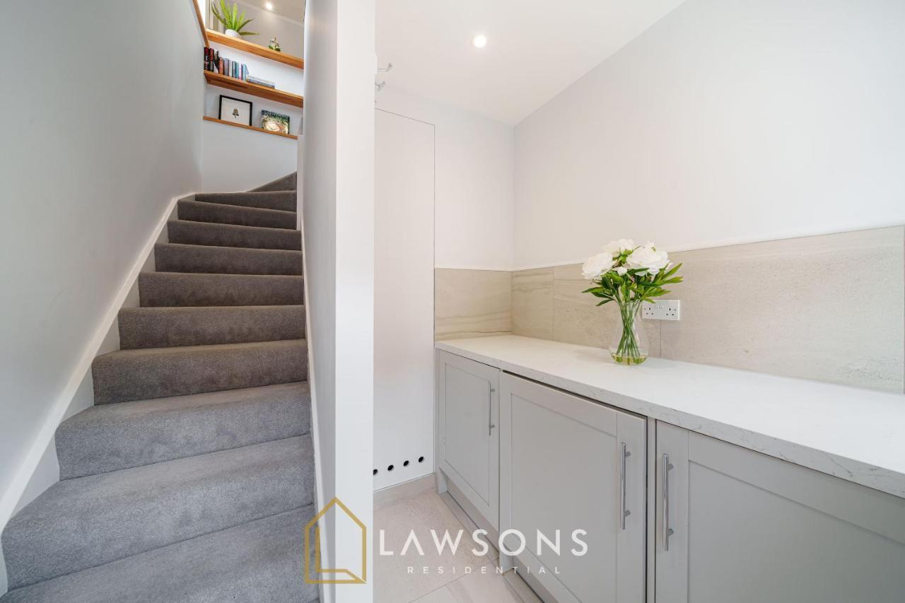 Loft Living By Lawsons With Parking Apartment Windsor Exterior photo
