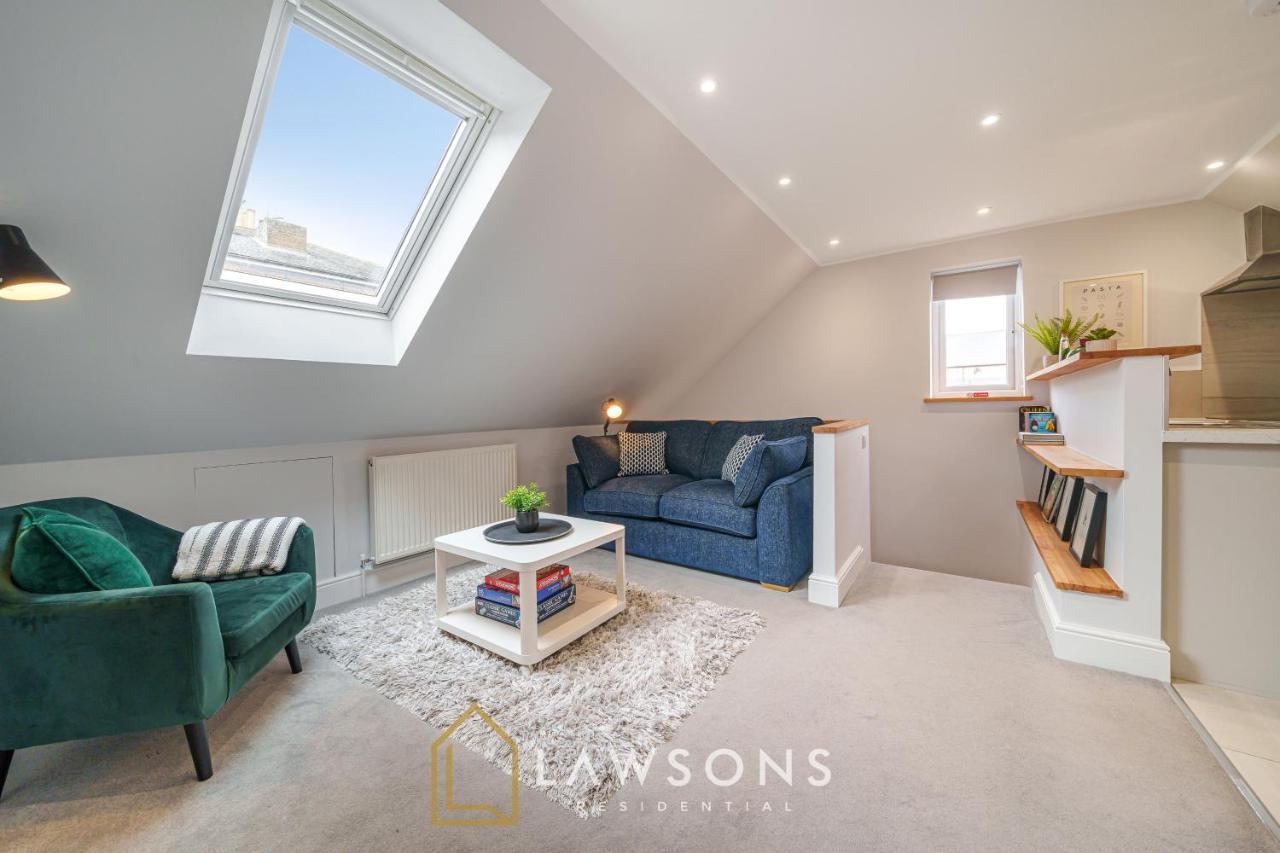 Loft Living By Lawsons With Parking Apartment Windsor Exterior photo